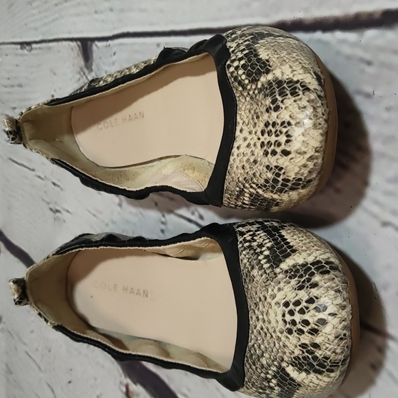 COLE HAAN Black Tan Snakeskin Ballet Flats shoes 7 7M - Picture 3 of 12